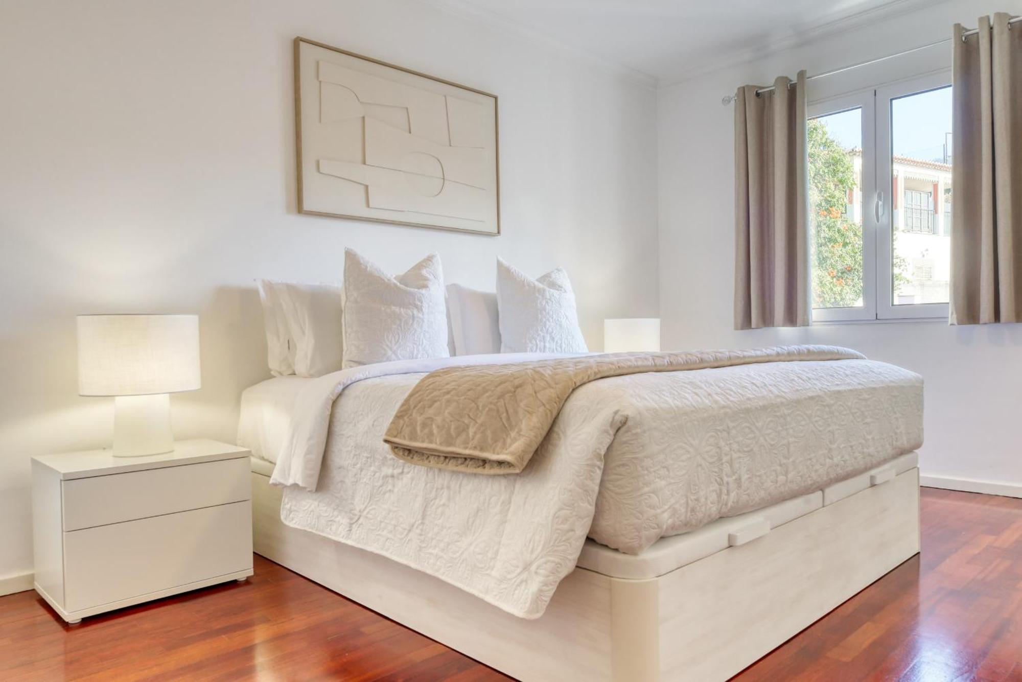 Panoramic View, A In Madeira Apartment